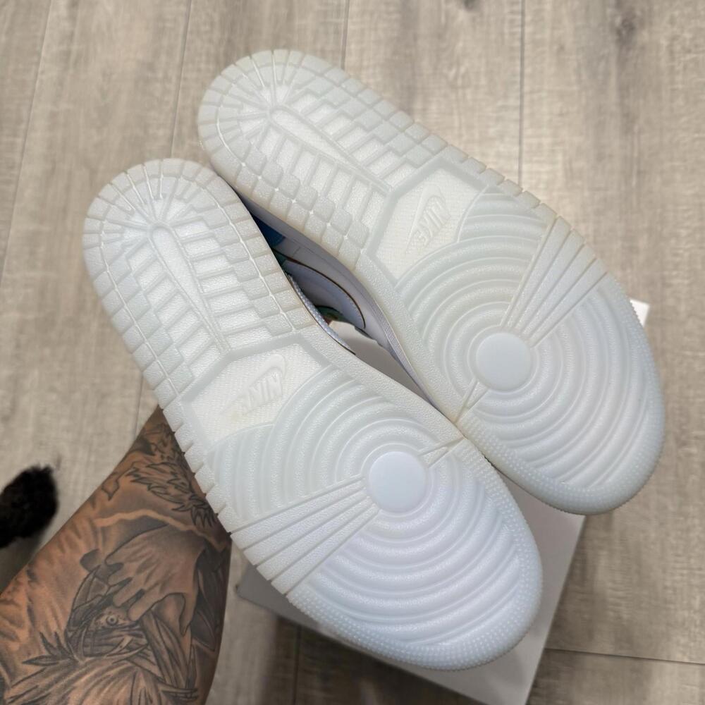 Nike Air Jordan 1 Low SE Emerald Rise FN8899-131 10.5 Women / 9 Men - Picture 6 of 9